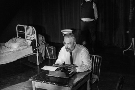 Spektakl "Pamięć głębinowa" w Miejskiej Bibliotece Publicznej im. J. Śniegonia